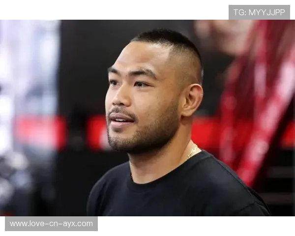 UFC比赛前夕选手完成体能消减，状态管理到位