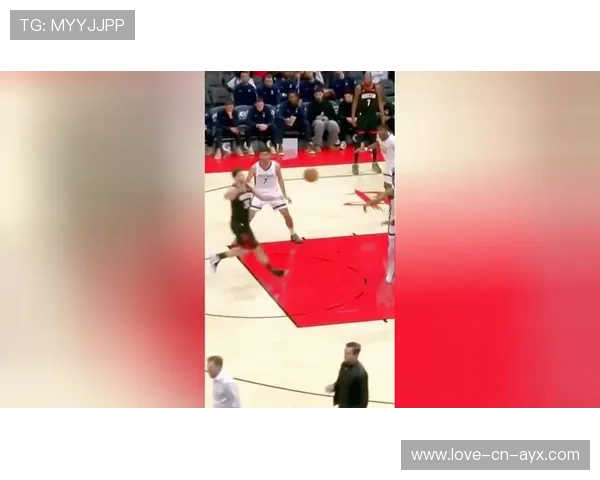 太阳关键回合抢断，反击上篮锁住